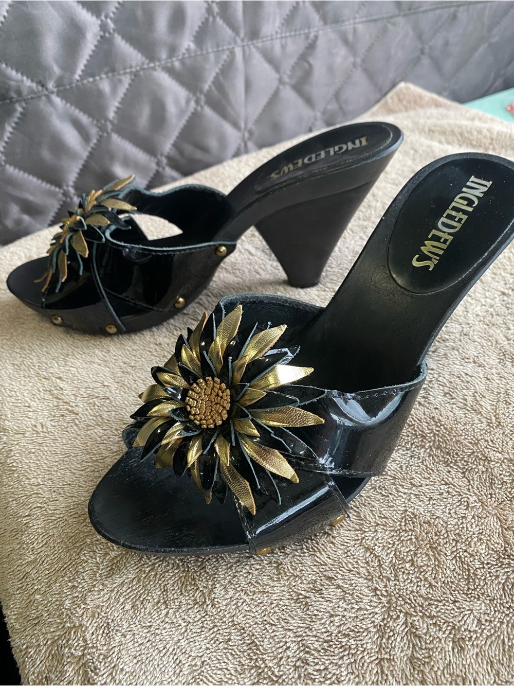 Vintage INGLEDEW’S Patent Leather Flower Mules – Excellent Condition 8